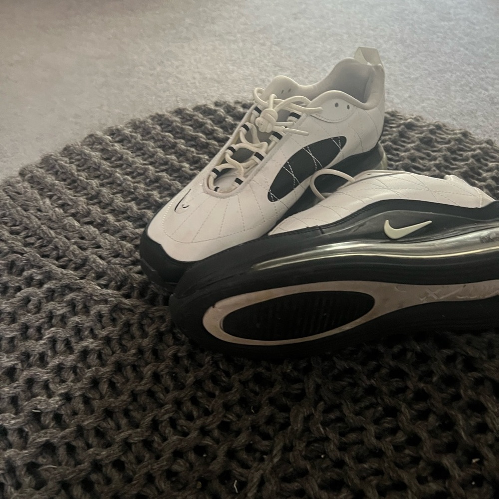 Nike airmax 720-818 white/black size U.S. 11